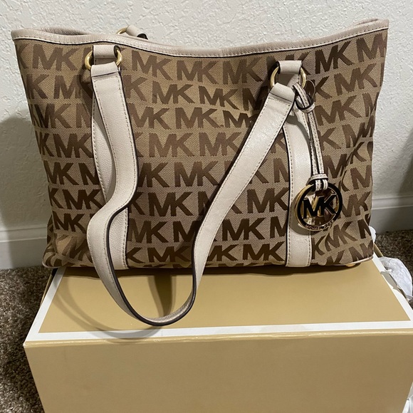 Michael Kors Large Tote - Picture 1 of 6
